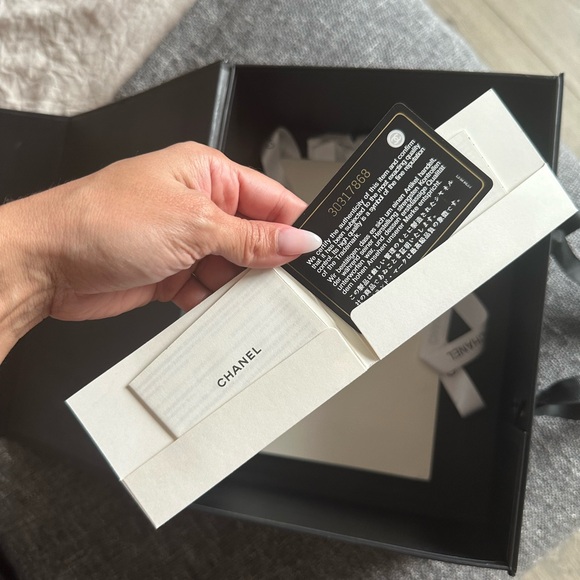 Black purse with box, dust bag, all cards and ribbon. - Picture 13 of 16